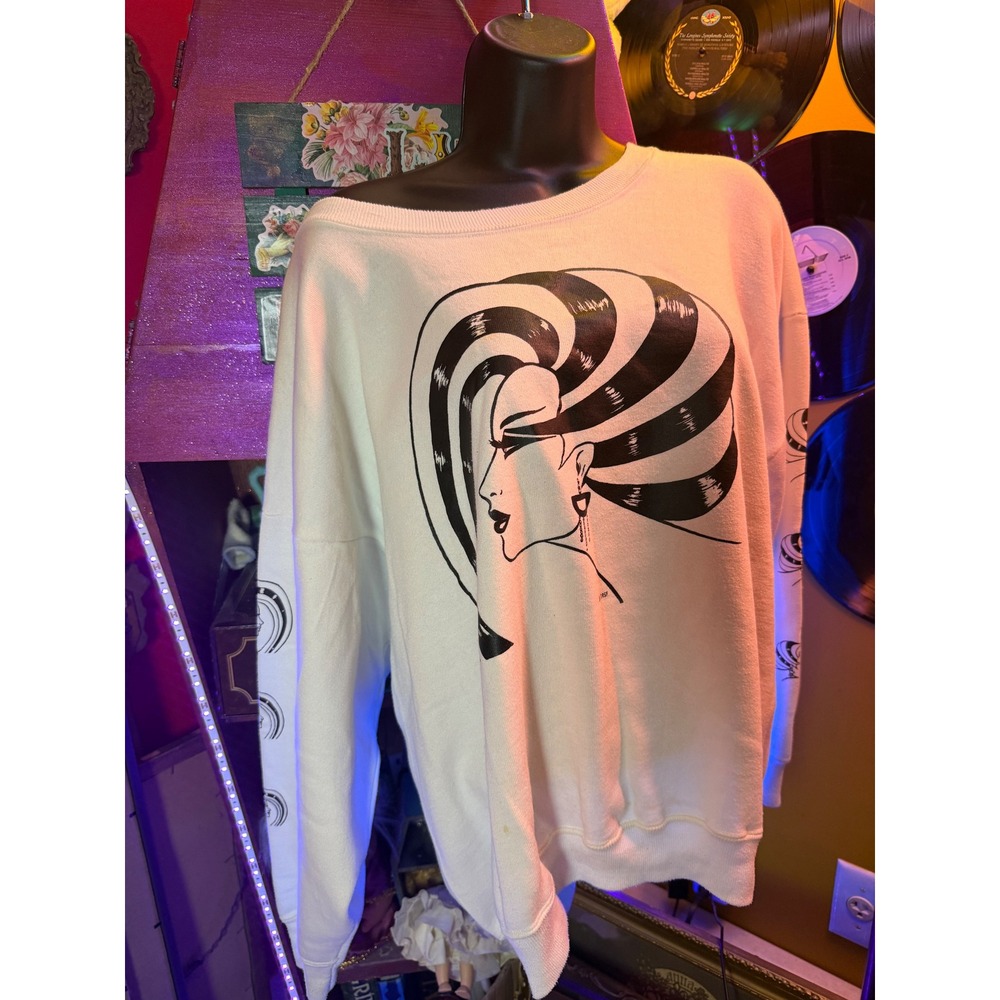 Funn Graphic Sweatshirt White Black Art Deco Woman Portrait Crewneck Oversized
